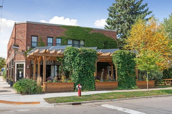 Building Photo - 1811 E 28th St