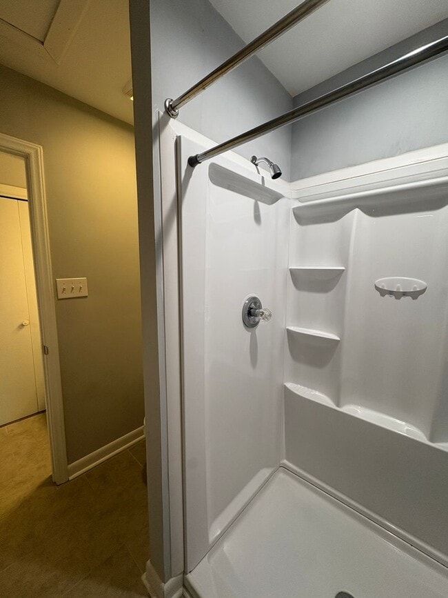 Building Photo - Charming 3 Bed, 2 Bath Tri-Level Home