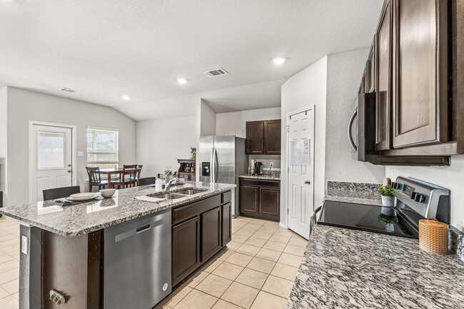 Building Photo - 4906 Karen Grn Dr