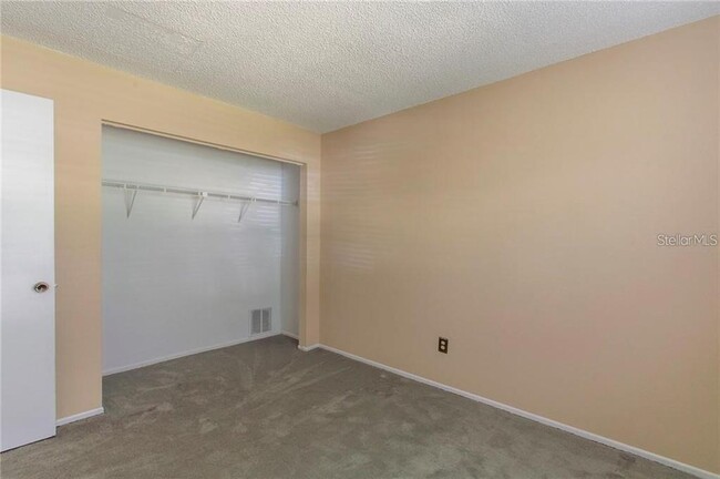 Building Photo - 1021 Breeze Dr