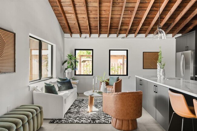 Building Photo - 870 Carver St