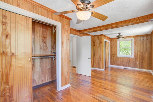 Building Photo - Now Leasing - Charming Renovated 3BR Home Near Downtown Columbia & Major Colleges