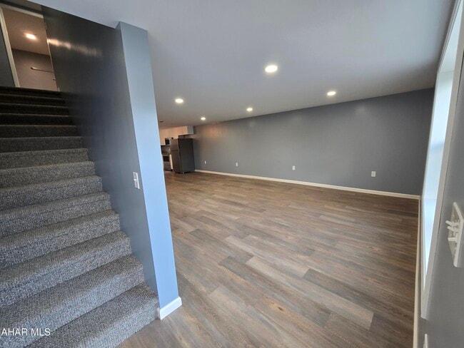 Building Photo - 1654 Quaker Valley Rd