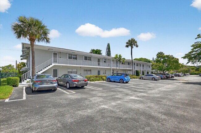 Building Photo - 2320 SW 22nd Ave