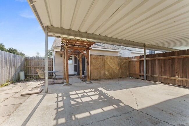 Building Photo - 15613 Shenandoah Square Ave.