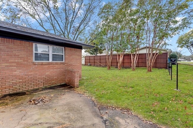 Building Photo - 509 Dean Dr