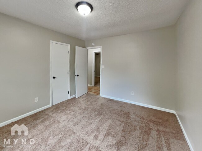 Building Photo - 258 Cove Rd