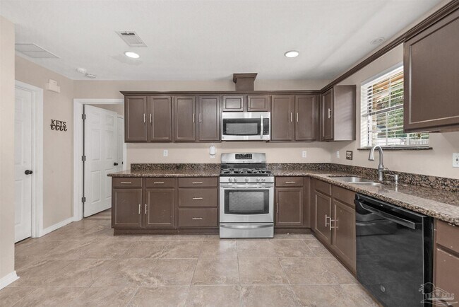 Building Photo - 5850 Princeton Dr