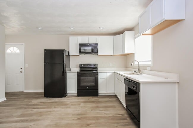 Building Photo - 241 Southard Dr