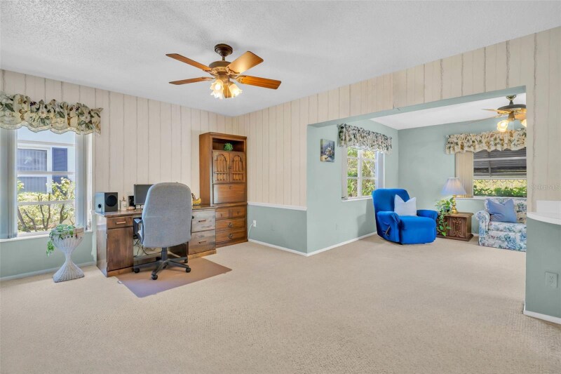 Building Photo - 2113 Malcolm Dr