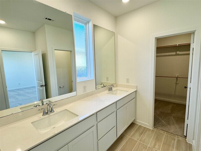 Building Photo - 5835 Majestic Sky Dr