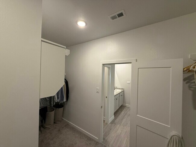 Building Photo - 25105 Pomegranate Pl