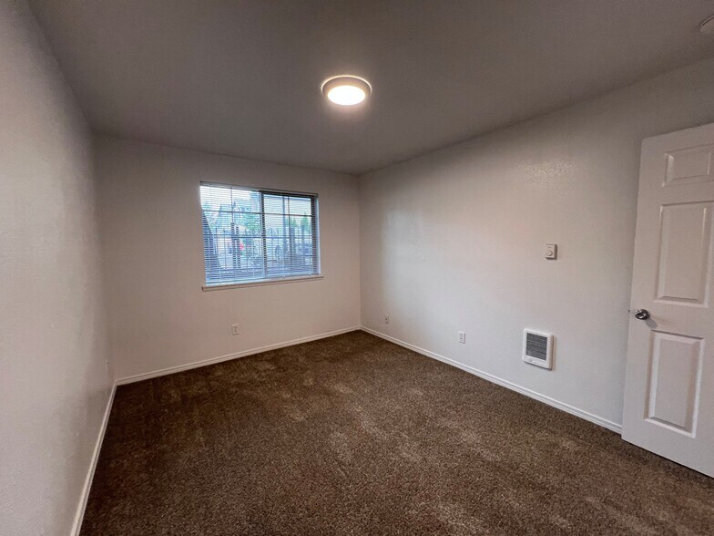 Building Photo - 17250 SW Heritage Ct
