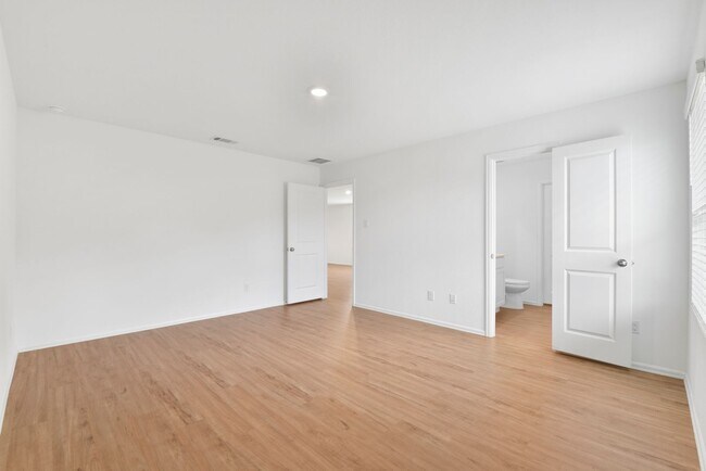 Building Photo - Single-story home in the highly sought-aft...