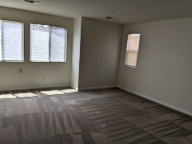 Building Photo - 3100 Club Center Dr