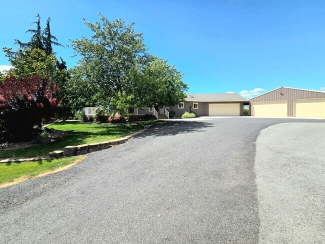 Building Photo - Massive House for Rent on a Cherry Orchard! Rental Options as a 4-bed or as two 2-beds!
