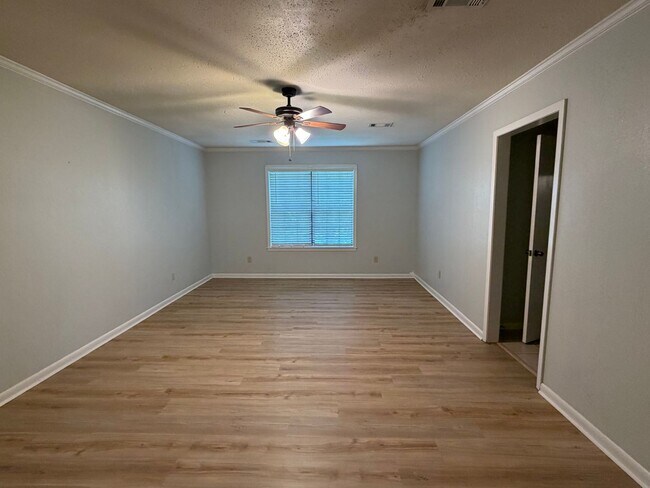 Building Photo - 4 bed/3 bath house in Tupelo
