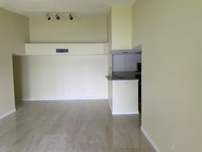 Building Photo - 5061 Wiles Rd