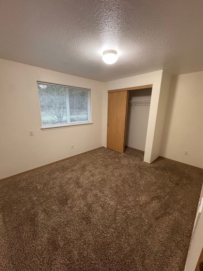 Building Photo - Spacious 3-Bed, 2.5-Bath Duplex for Rent in Longview