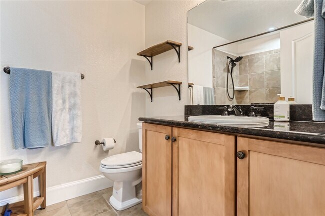 Building Photo - Highly desirable City Park one bed condo!