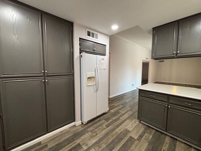 Building Photo - 3 Bedroom - 2 Bath Home