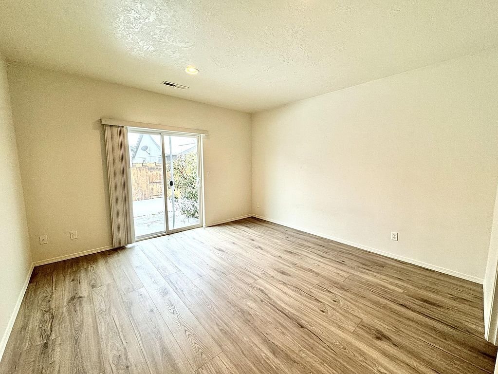 Building Photo - 21123 SE Azalia Ave
