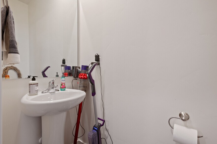 Building Photo - 11271 S High Crest Ln