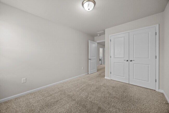 Building Photo - 929 Clearhaven Ln