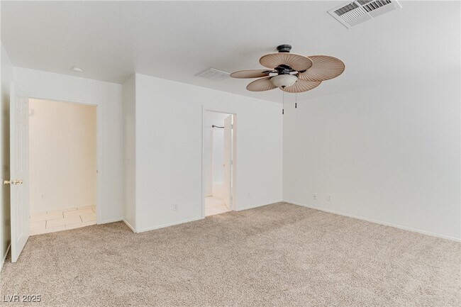 Building Photo - 10225 Clarks Creek St