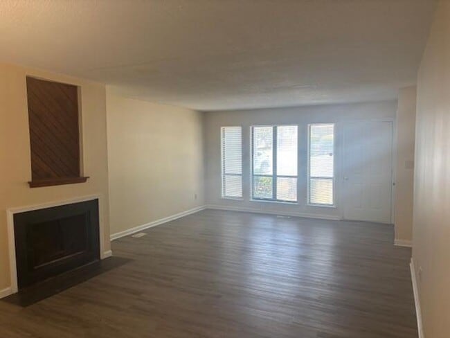 Building Photo - 204 Virginia Pl