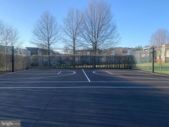 Building Photo - 2016 Greenes Way Cir