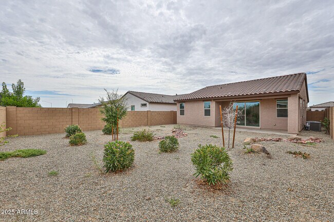 Building Photo - 16828 W Evergreen Rd
