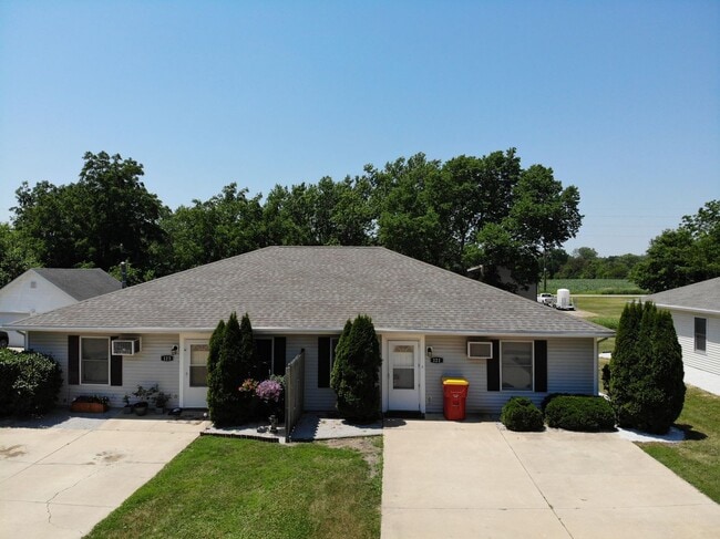 Building Photo - 101-103 South Plum