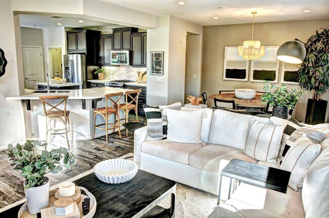 Building Photo - 51234 Longmeadow St