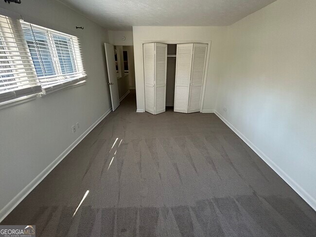 Building Photo - 180 Woodstone Dr