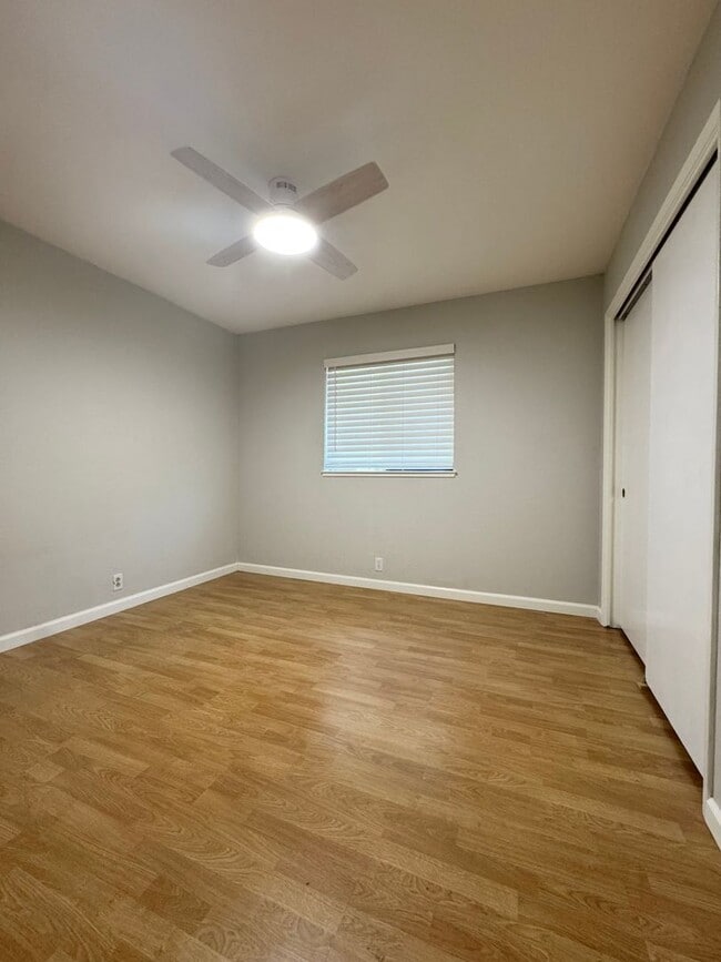 Building Photo - Holiday Move-In Special! $300 OFF 1st MONTH RENT!!