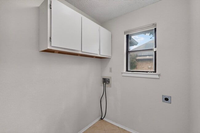 Building Photo - 1207 Mistywood Ln