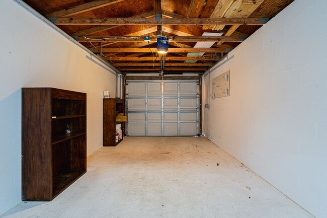 Building Photo - Historic GEM! – The First Female-Built Home in Holly Hill