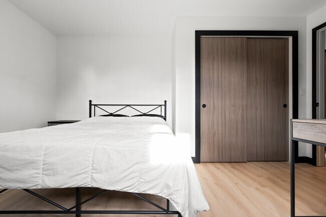 Building Photo - 2804 W Spencer St