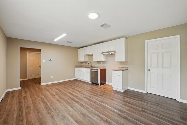 Building Photo - 3615 Seabrook St
