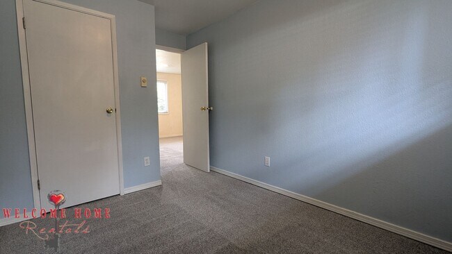 Building Photo - 910 Gregory Way SE