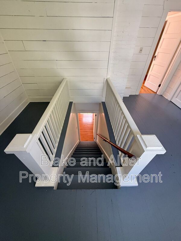 Building Photo - 2825 NE 27th Ave