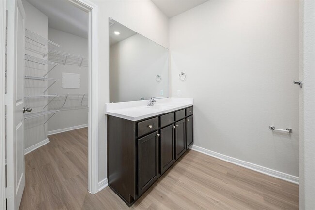 Building Photo - 15434 Maple Ter Dr