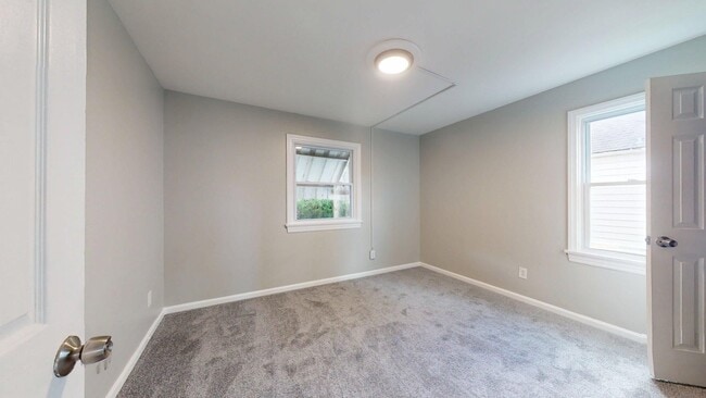 Building Photo - Fulton/W.58th neighborhood; 3 bedroom/2bat...