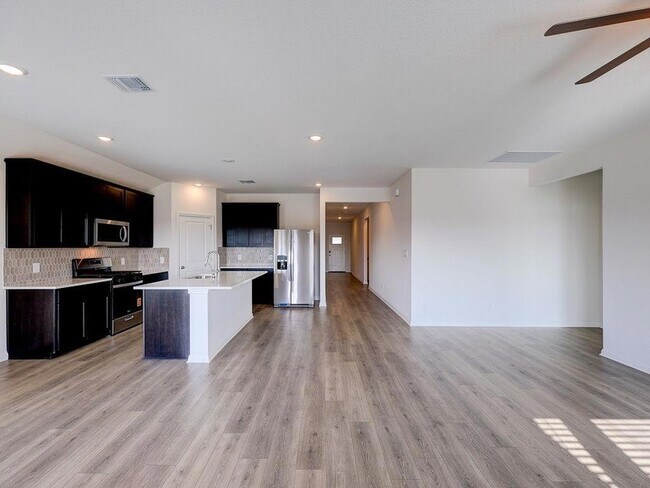 Building Photo - 112 Holmby Dr