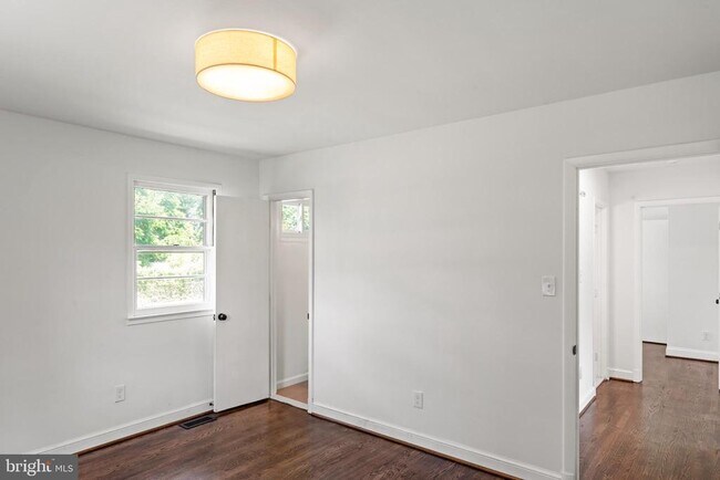 Building Photo - 5019 Leland Dr