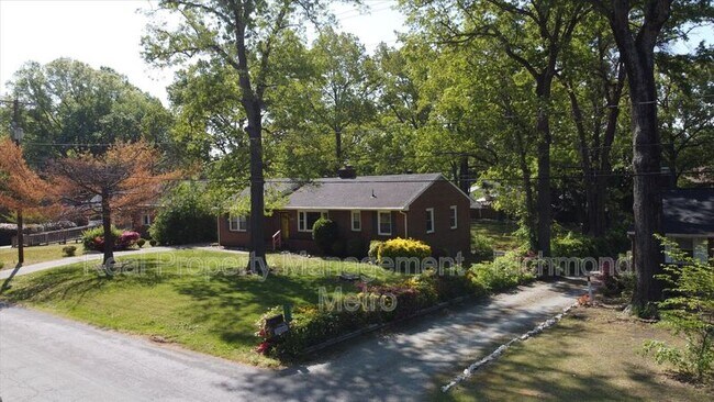 Building Photo - 7421 Dell Dr