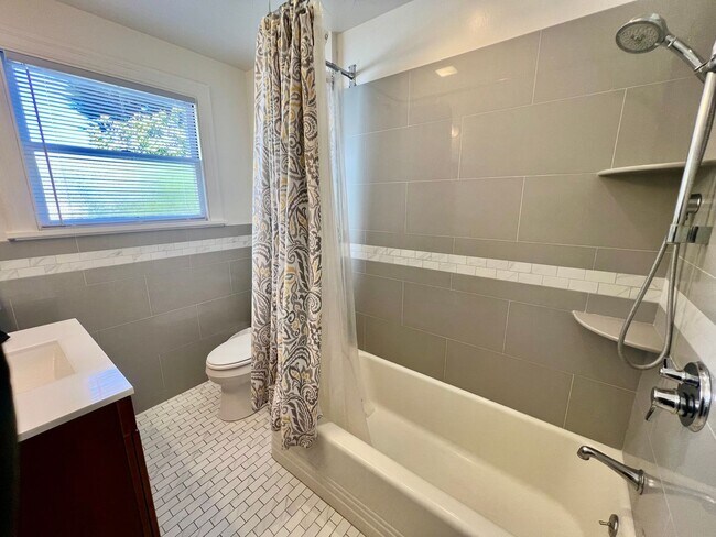 Building Photo - Charming Furnished Home in PG available May 01, 2026!