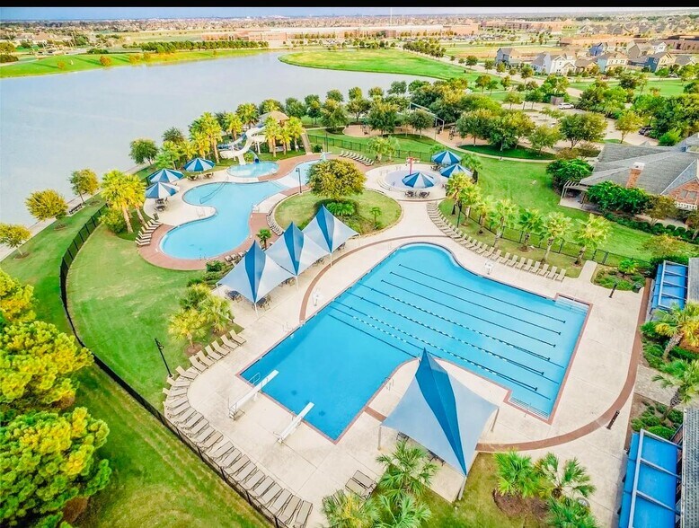 Building Photo - 15306 Spanish Ranchos Way