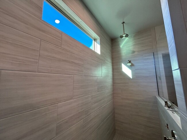 Building Photo - 505 Colebrook Wy